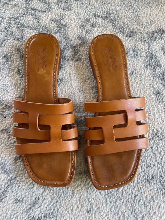 Coach and Four Shoes - Women’s Tan Leather Slide Sandals